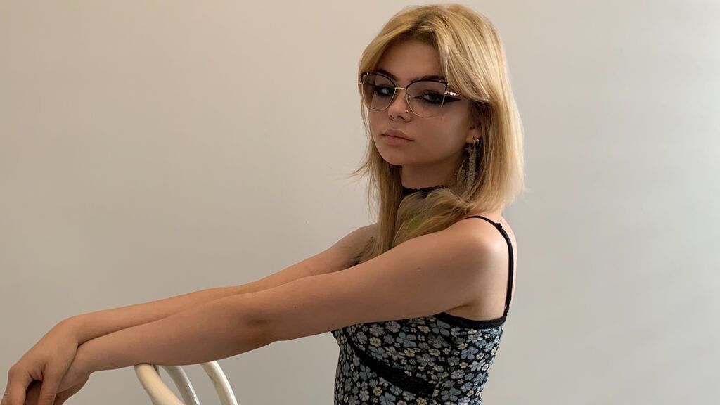 ZoeCrichton's profile from Jasmin at GirlsOfJasmin'