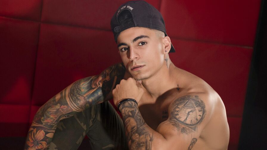 Watch Maxstrom live on Live Cams
