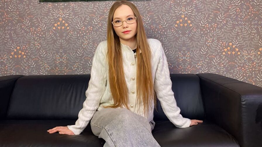 Watch FloraLarsson live on Recorded Camera❤️