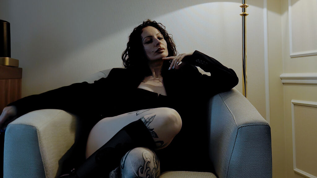 Sex chat gratuit in direct cu RoseCrowley pe LiveJasmin