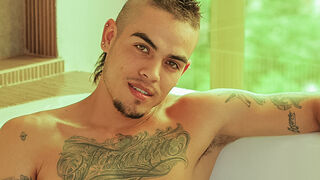 Kostenlos Nackt MikeeScooth