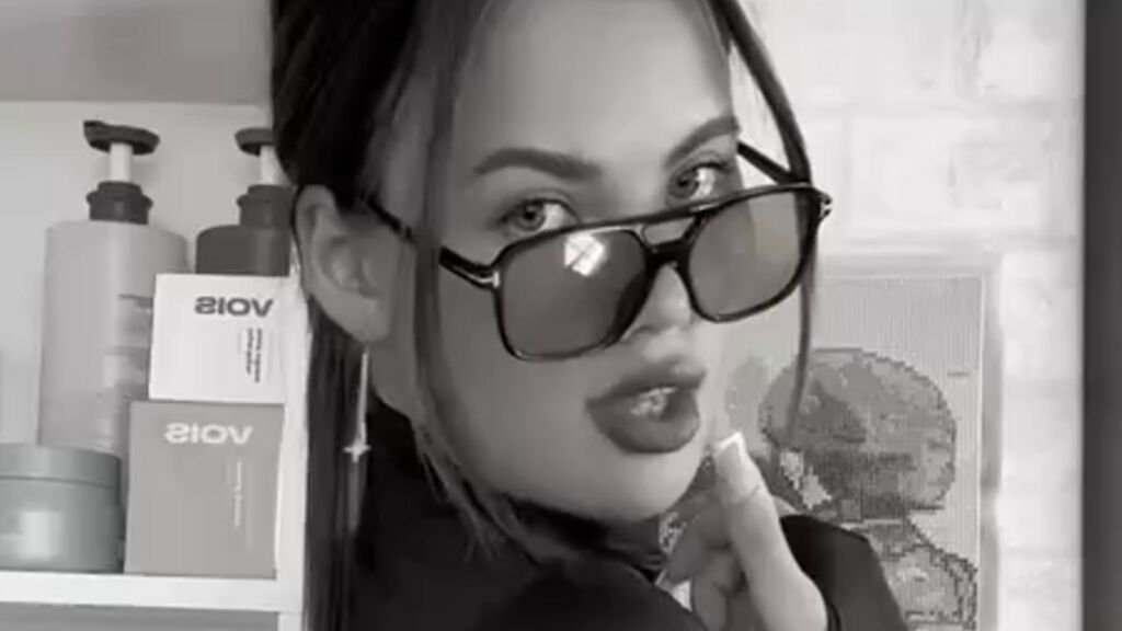 Live Chat with SophiaCalligan on LiveJasmin