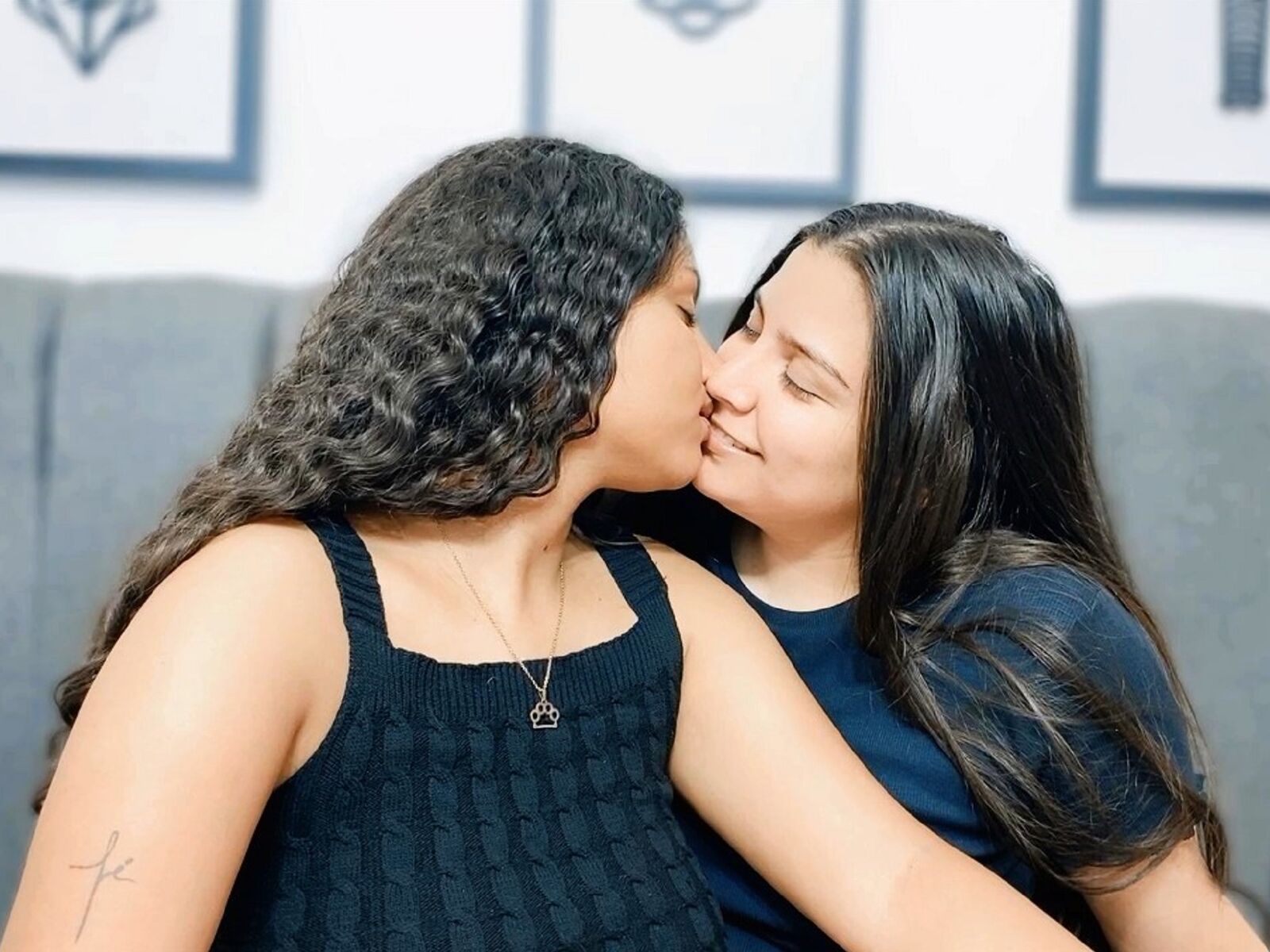 Live cam for RebecaAndCamila