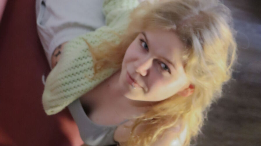 Join ElizabethVayne’s Live Webcam Show
