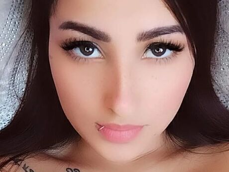 Chat with LisaNahyan