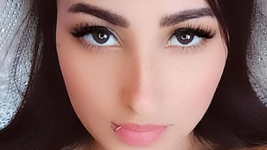 Watch LisaNahyan’s Cam Show Live