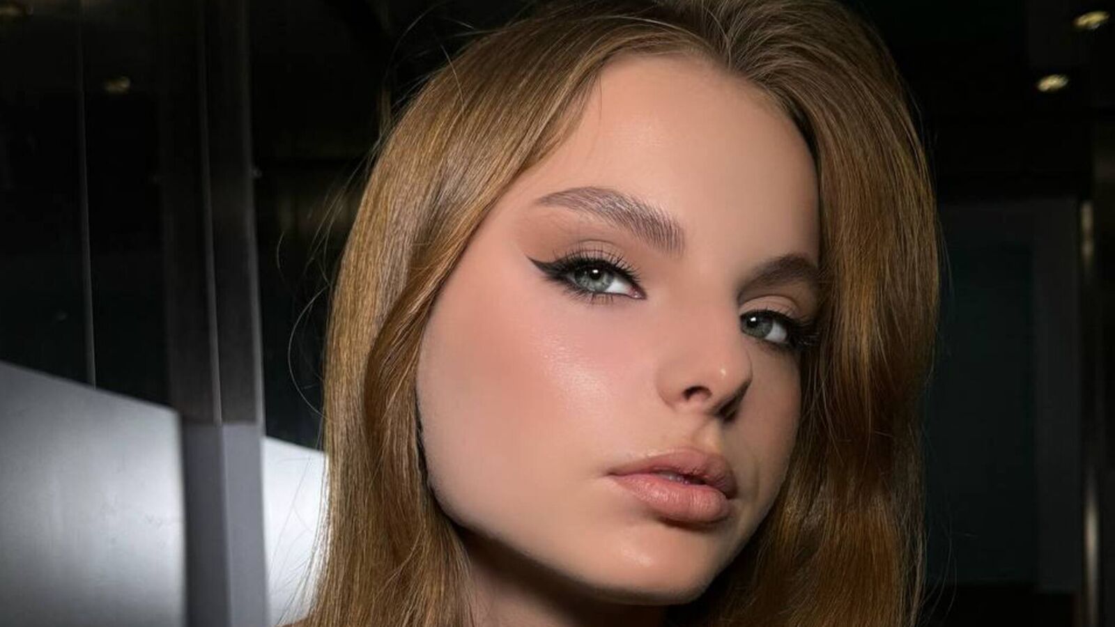 DoraWilliams glamour portrait