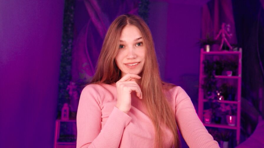 Chat with SweetyEmilys live on AsianCamModels.com