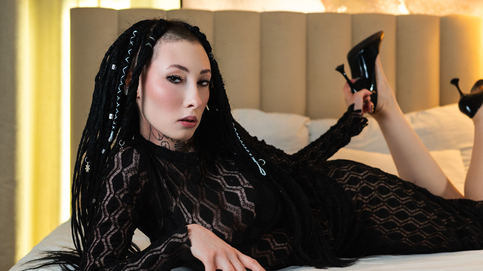 RoxyUrban glamour portrait